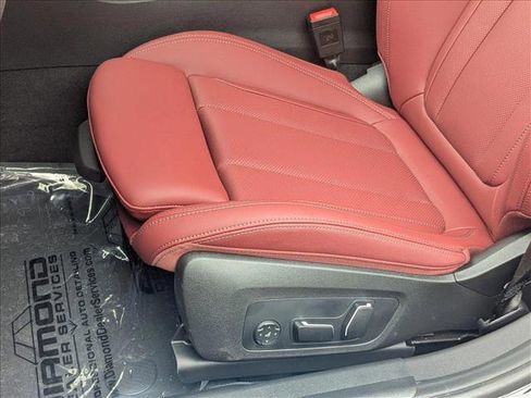 Used 2025 BMW 330i xDrive 330i xDrive w/ Premium Package image 4