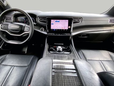 Used 2024 Jeep Wagoneer Series II w/ Flexible Seating Group AWD/4WD image 15