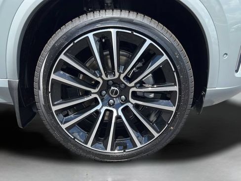 New 2026 Volvo XC90 B6 Plus w/ Protection Package Premier AWD/4WD image 24