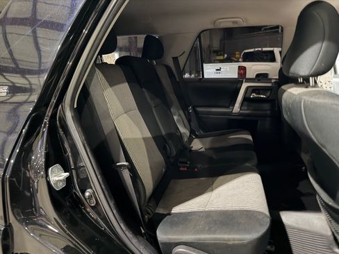 Used 2018 Toyota 4Runner SR5 AWD/4WD image 22