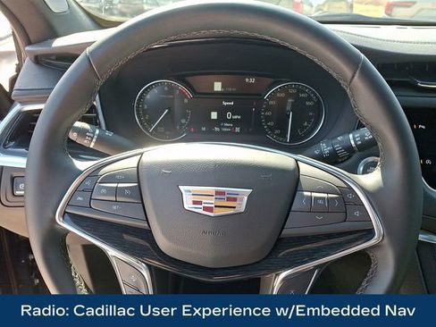 Used 2025 Cadillac XT5 Premium Luxury AWD/4WD image 4