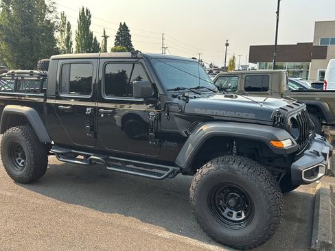 Used 2023 Jeep Gladiator Sport w/ Trailer Tow Package AWD/4WD image 2