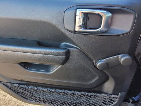 Used 2022 Jeep Gladiator Sport image 23