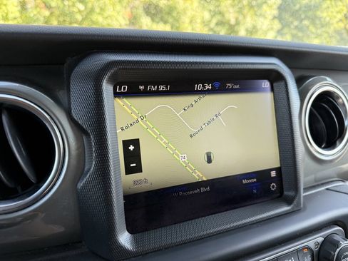 Used 2023 Jeep Wrangler Sahara image 39