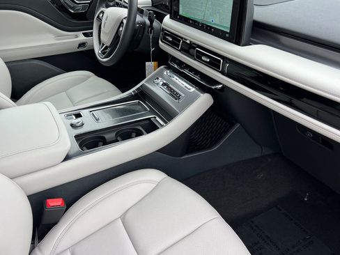 New 2025 Lincoln Aviator Premiere w/ Equipment Group 101A image 15