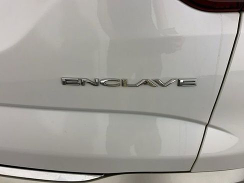 Used 2018 Buick Enclave Essence image 16