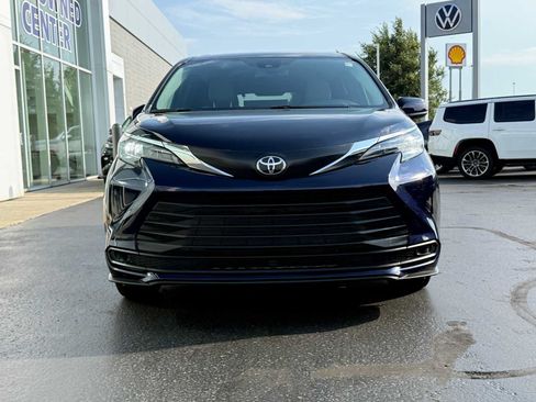 Certified 2026 Toyota Sienna LE AWD/4WD image 2