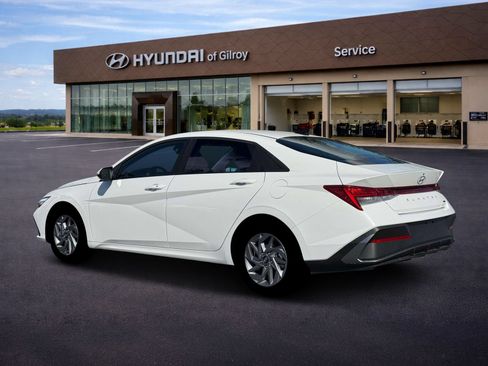 New 2026 Hyundai Elantra Hybrid FWD image 4