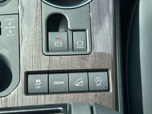 Used 2021 Toyota Highlander Limited AWD/4WD image 33