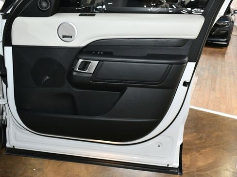 Used 2021 Land Rover Discovery HSE R-Dynamic AWD/4WD image 42