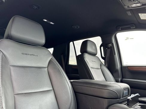 Used 2025 GMC Yukon Denali AWD/4WD image 19