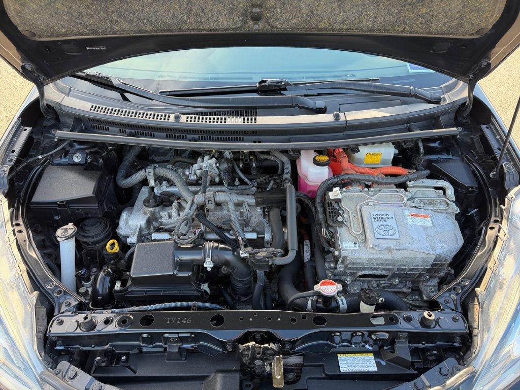 Used 2016 Toyota Prius C Persona Series FWD image 29