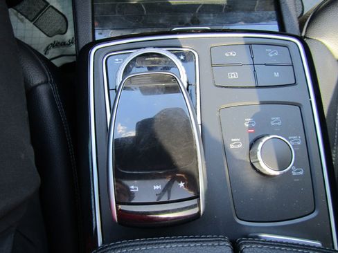 Used 2018 Mercedes-Benz GLE 43 AMG 4MATIC w/ Premium 3 Package image 19
