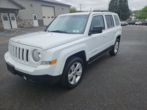 Used 2014 Jeep Patriot Latitude AWD/4WD image 7