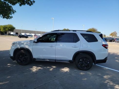 Used 2025 Honda Pilot Touring image 8