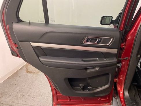 Used 2017 Ford Explorer XLT w/ Equipment Group 202A AWD/4WD image 20