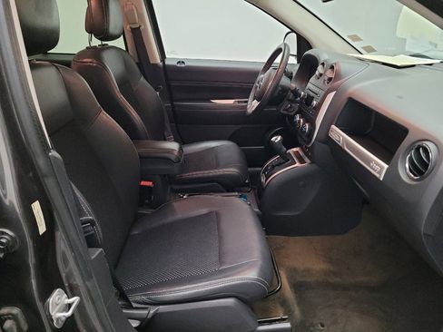 Used 2016 Jeep Compass Latitude image 21
