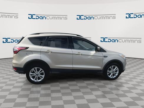 Used 2018 Ford Escape SE FWD image 9