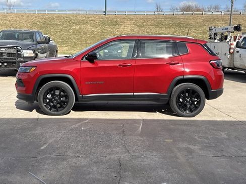 New 2026 Jeep Compass Latitude image 9