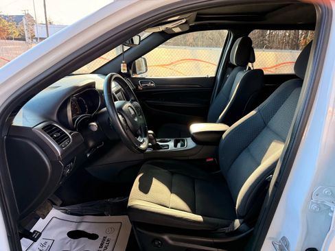 Used 2018 Jeep Grand Cherokee Laredo image 15