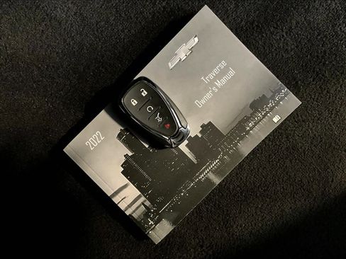 Used 2022 Chevrolet Traverse LT image 32