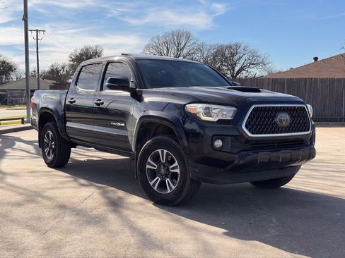 Used 2018 Toyota Tacoma TRD Sport w/ TRD Premium Sport Package image 1