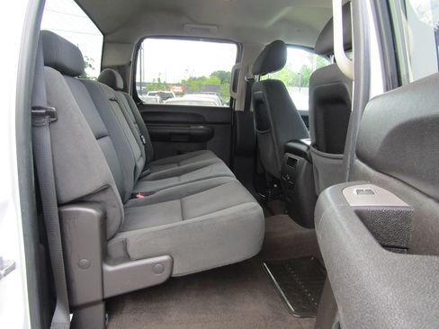 Used 2008 Chevrolet Silverado 2500 LT w/ 2LT Convenience Package RWD image 16