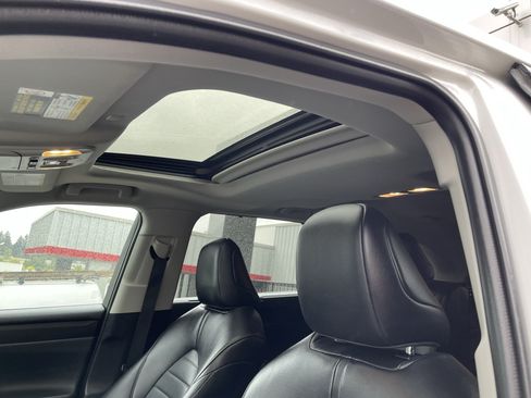 Used 2022 Toyota Highlander XLE AWD/4WD image 21