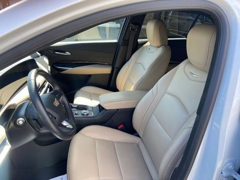 Certified 2025 Cadillac XT4 Premium Luxury image 12