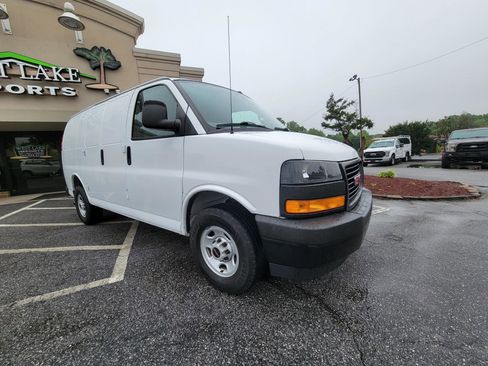 Used 2022 GMC Savana 2500 RWD image 2