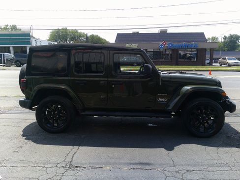 Used 2022 Jeep Wrangler Sahara image 6