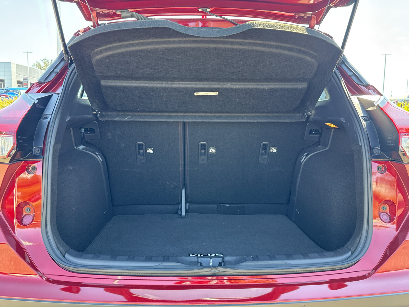 Used 2023 Nissan Kicks SR w/ SR Premium Package FWD image 10