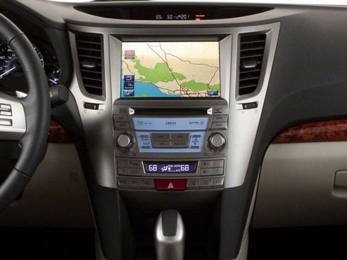 Used 2010 Subaru Outback 2.5i AWD/4WD image 10