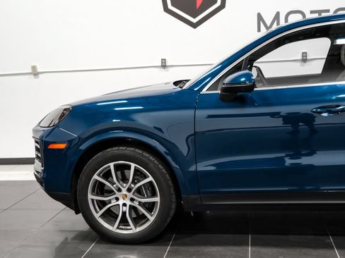 Used 2024 Porsche Cayenne AWD/4WD image 14