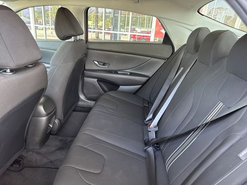 Used 2024 Hyundai Elantra SEL FWD image 29