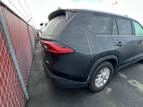 Used 2025 Toyota Grand Highlander AWD image 4