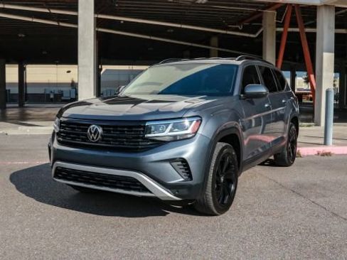 Used 2023 Volkswagen Atlas SE w/ Black Wheel Package image 5