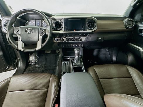 Used 2017 Toyota Tacoma Limited image 15