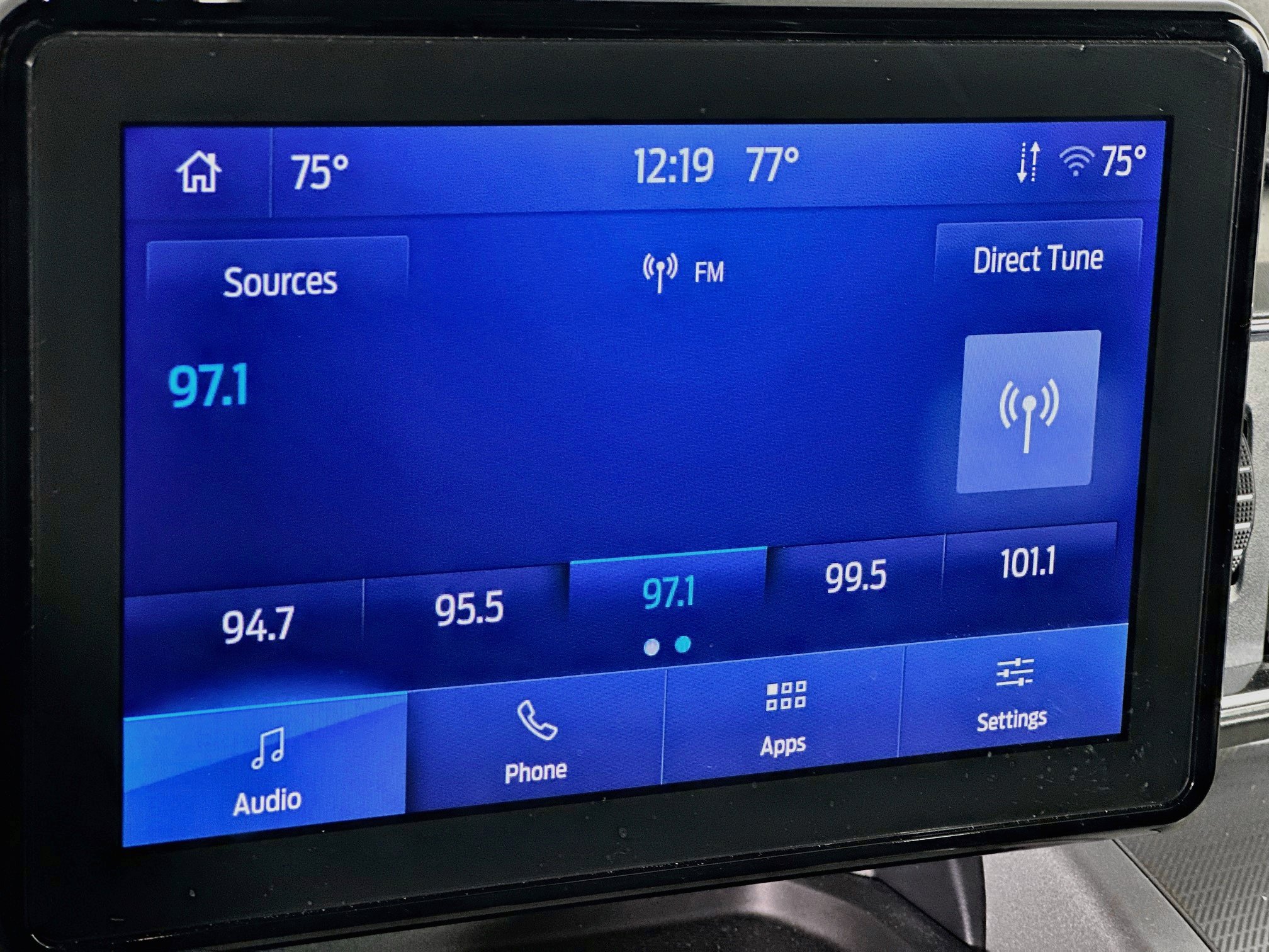 Used 2024 Ford Explorer XLT w/ Equipment Group 202A AWD/4WD image 21