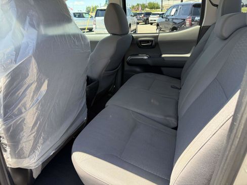 Used 2018 Toyota Tacoma SR5 RWD image 7