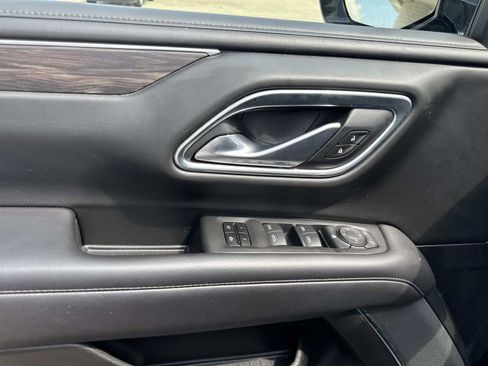 Used 2021 Chevrolet Suburban LT image 19