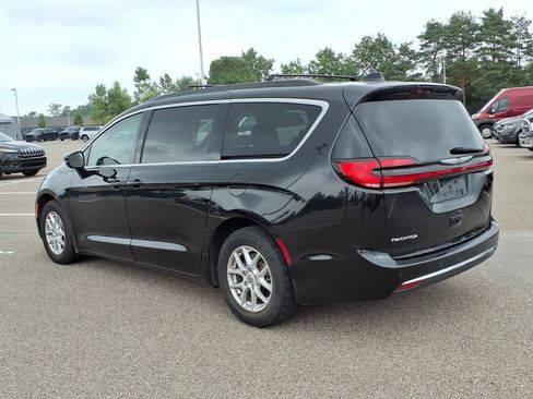 Used 2022 Chrysler Pacifica Touring-L FWD image 6