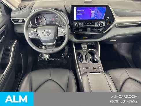 Used 2023 Toyota Highlander XLE FWD image 25
