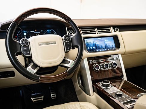 Used 2017 Land Rover Range Rover Supercharged image 4