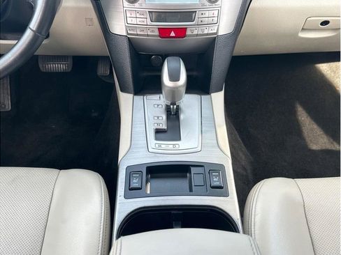 Used 2011 Subaru Outback 2.5i Limited AWD/4WD image 18
