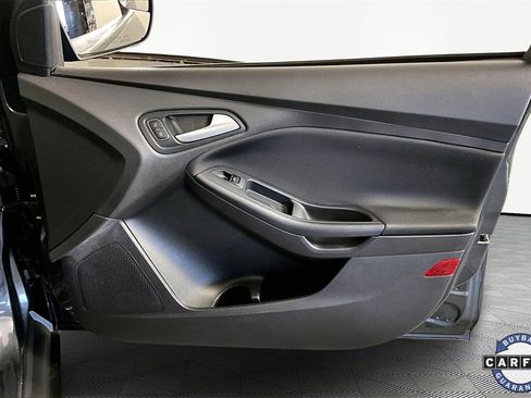 Used 2016 Ford Focus SE w/ SE Power Seat Package image 28