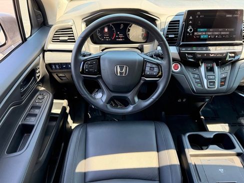 Used 2025 Honda Odyssey EX-L image 16