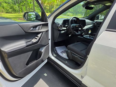 New 2027 Chevrolet Equinox LT w/ Safety and Technology Package FWD image 11
