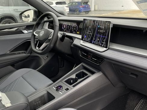 New 2026 Volkswagen Tiguan SE R-Line image 22