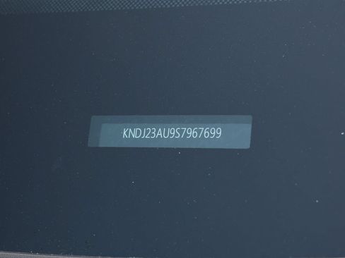 Used 2025 Kia Soul LX w/ LX Technology Package FWD image 32